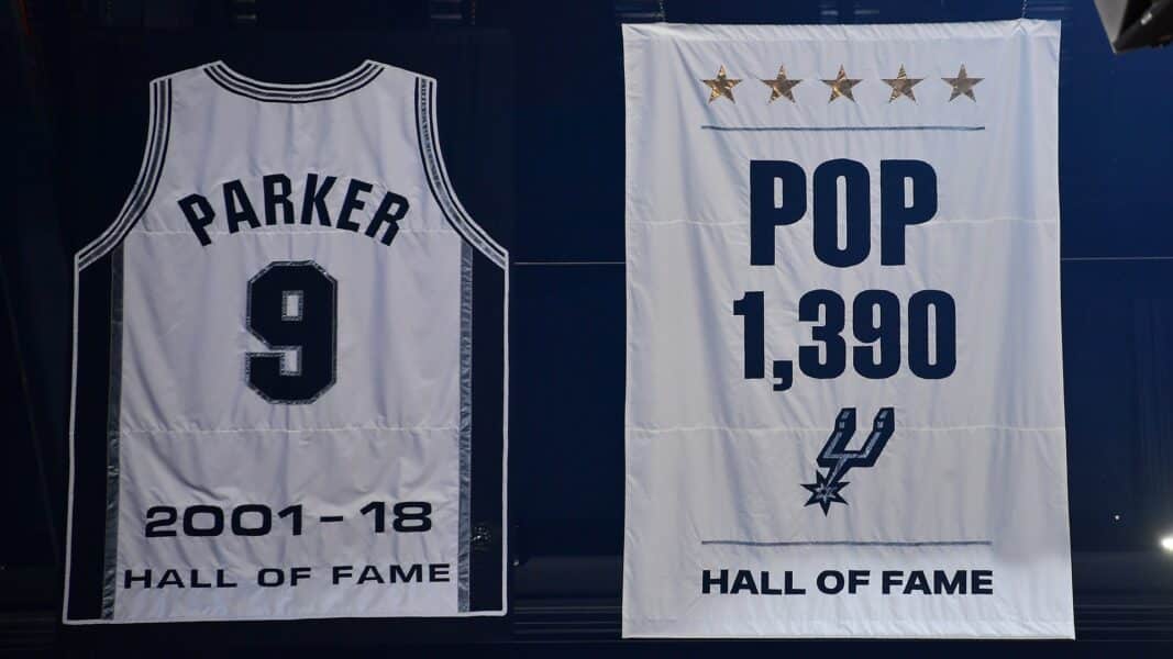 Spurs mengungkap spanduk Gregg Popovich, merayakan 1.390 kemenangannya dan 5 gelar NBA
